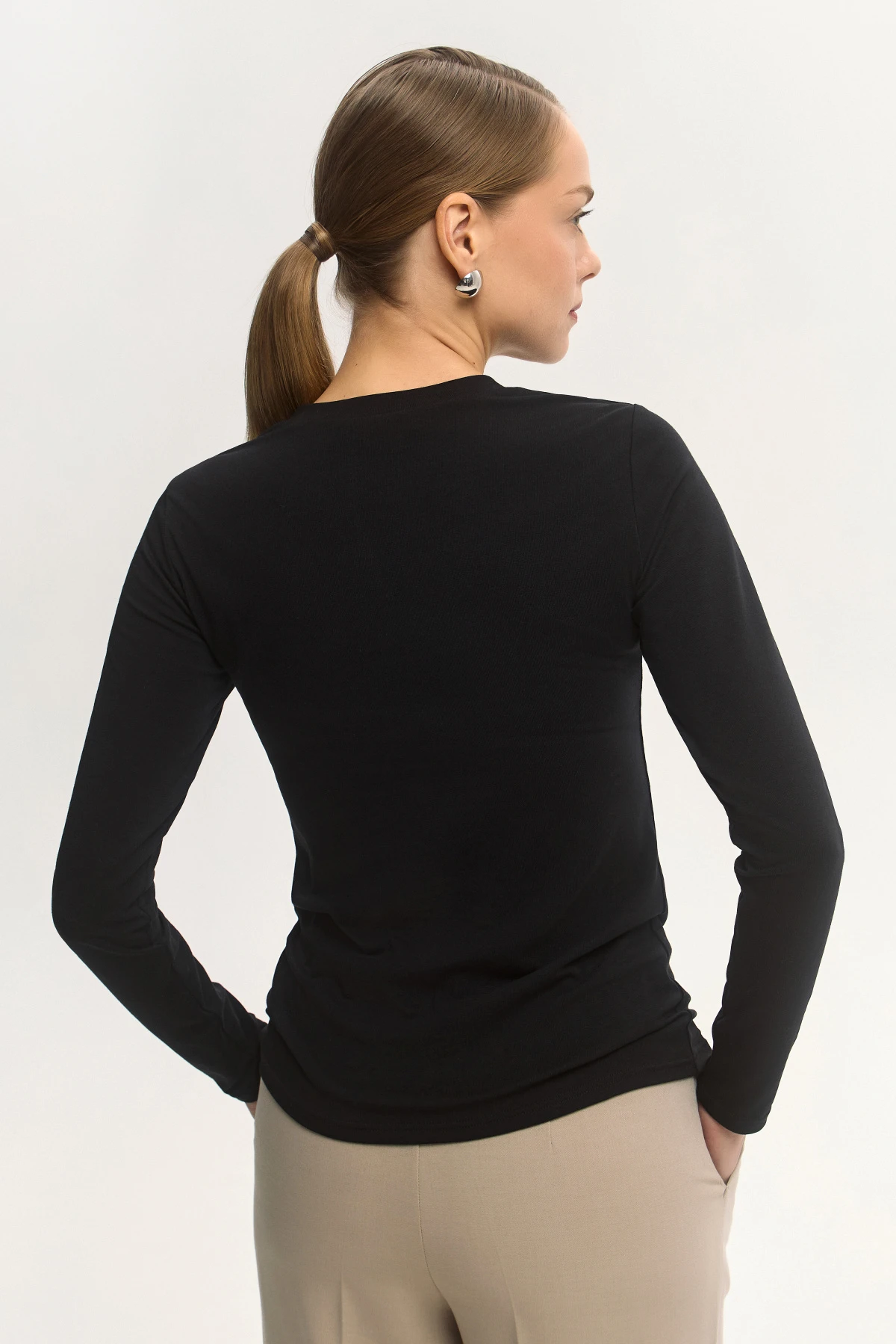 Лонгслив черный "Эхо вселенной" 2 Лонгслив черный "Эхо вселенной" 2