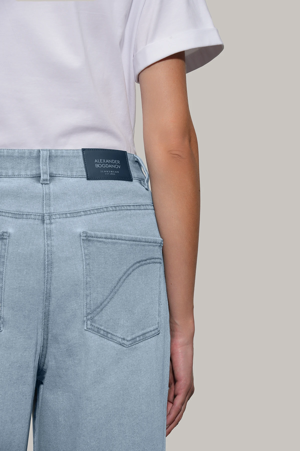 Джинсы голубые 2