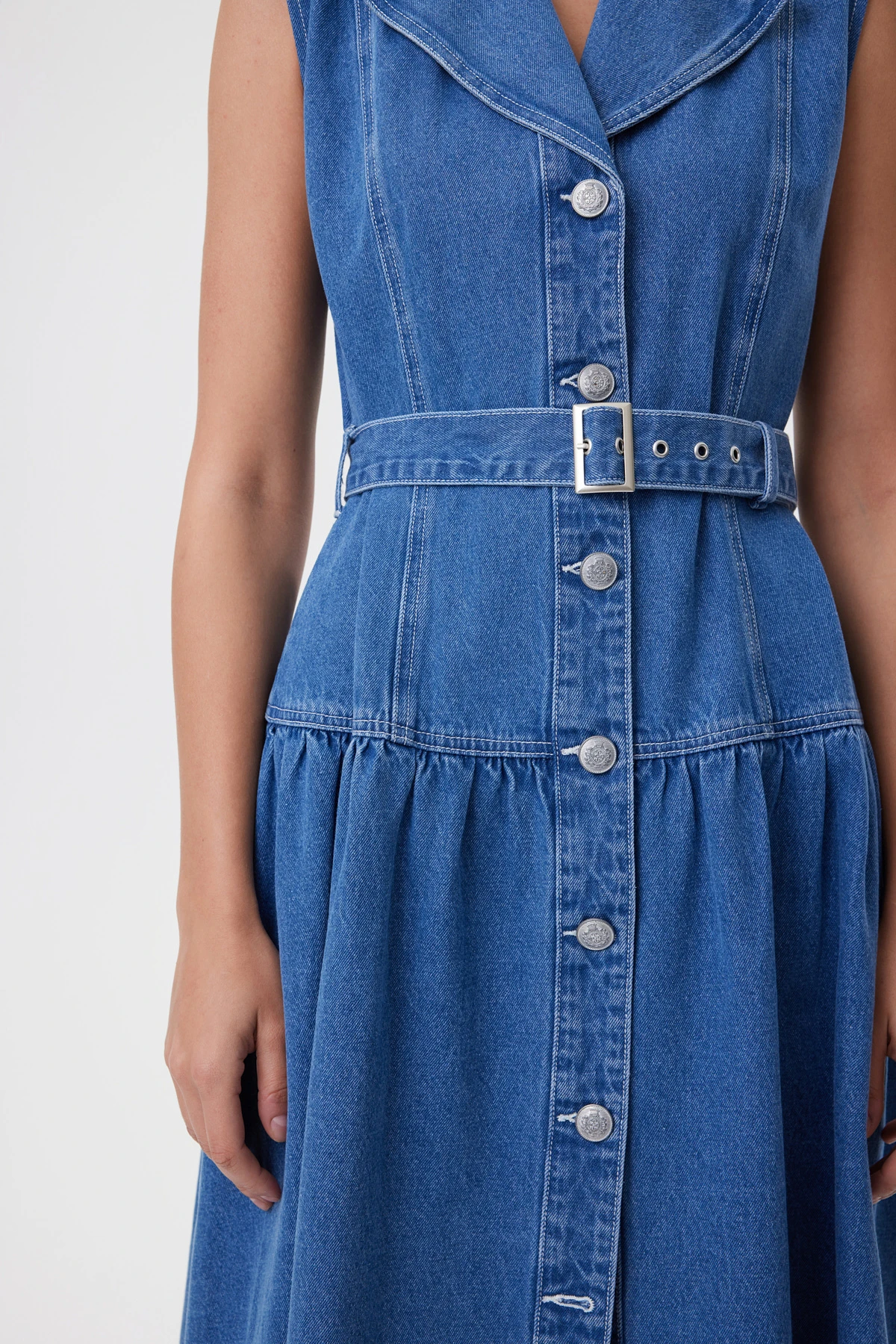 Платье джинсовое с поясом «Городской полдень» 4