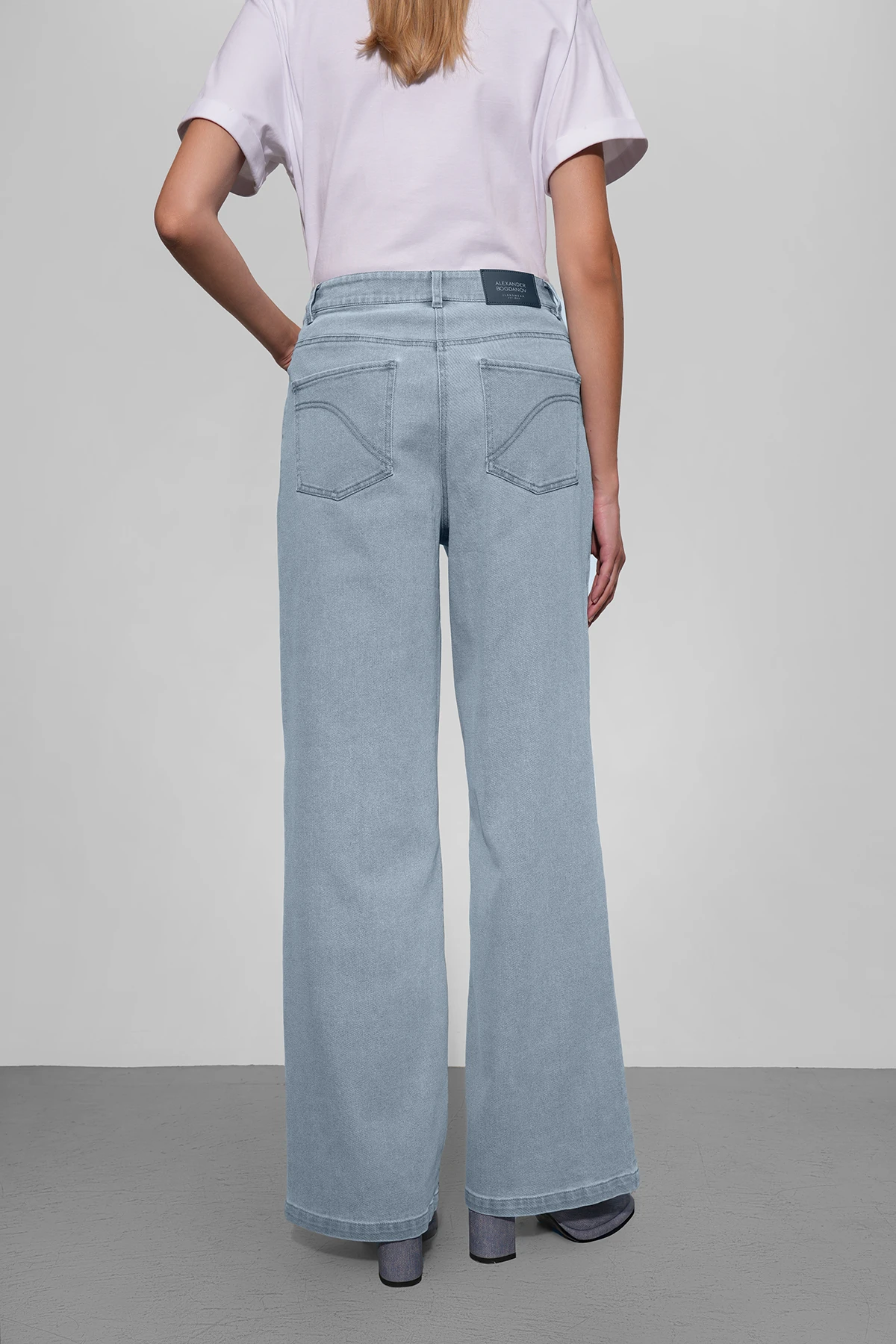 Джинсы голубые 1