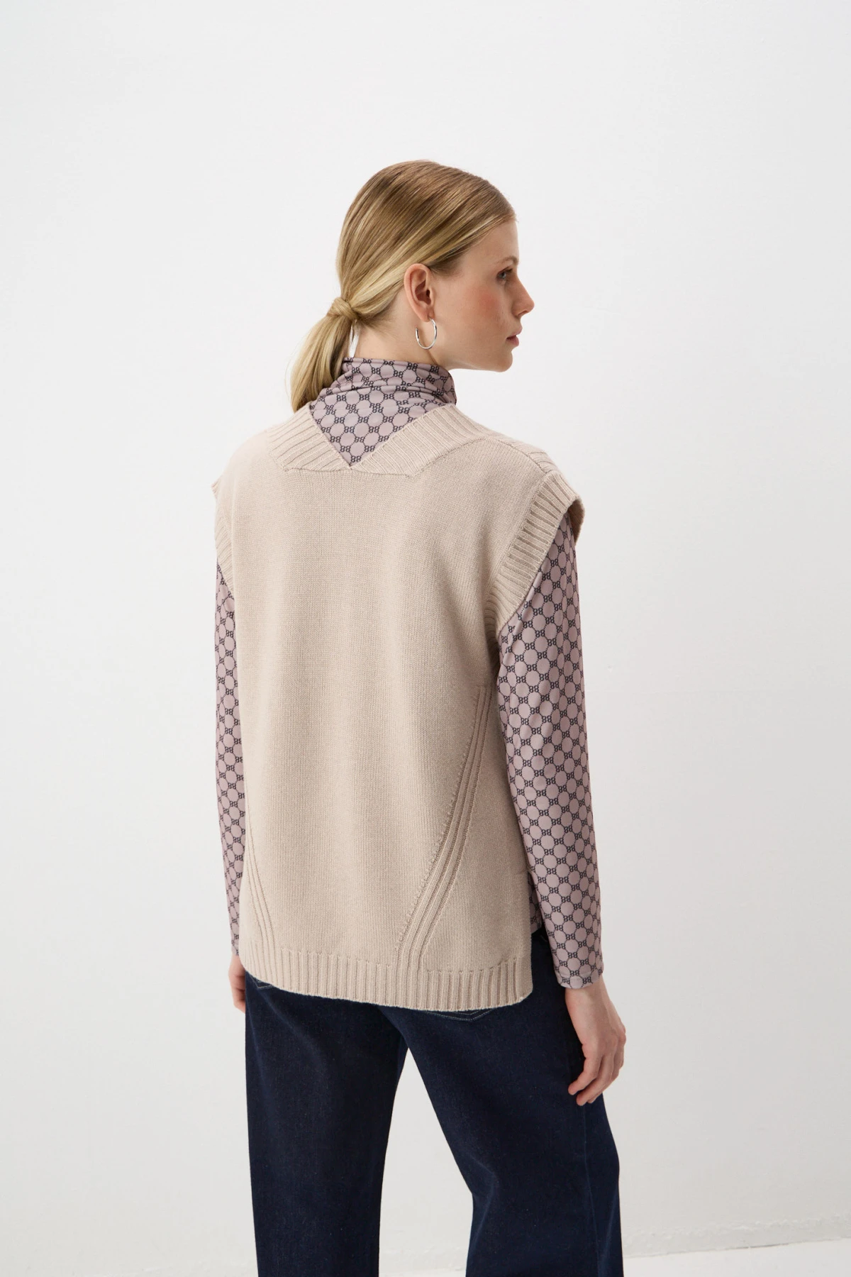 Жилет вязаный "Гармония контрастов" 2