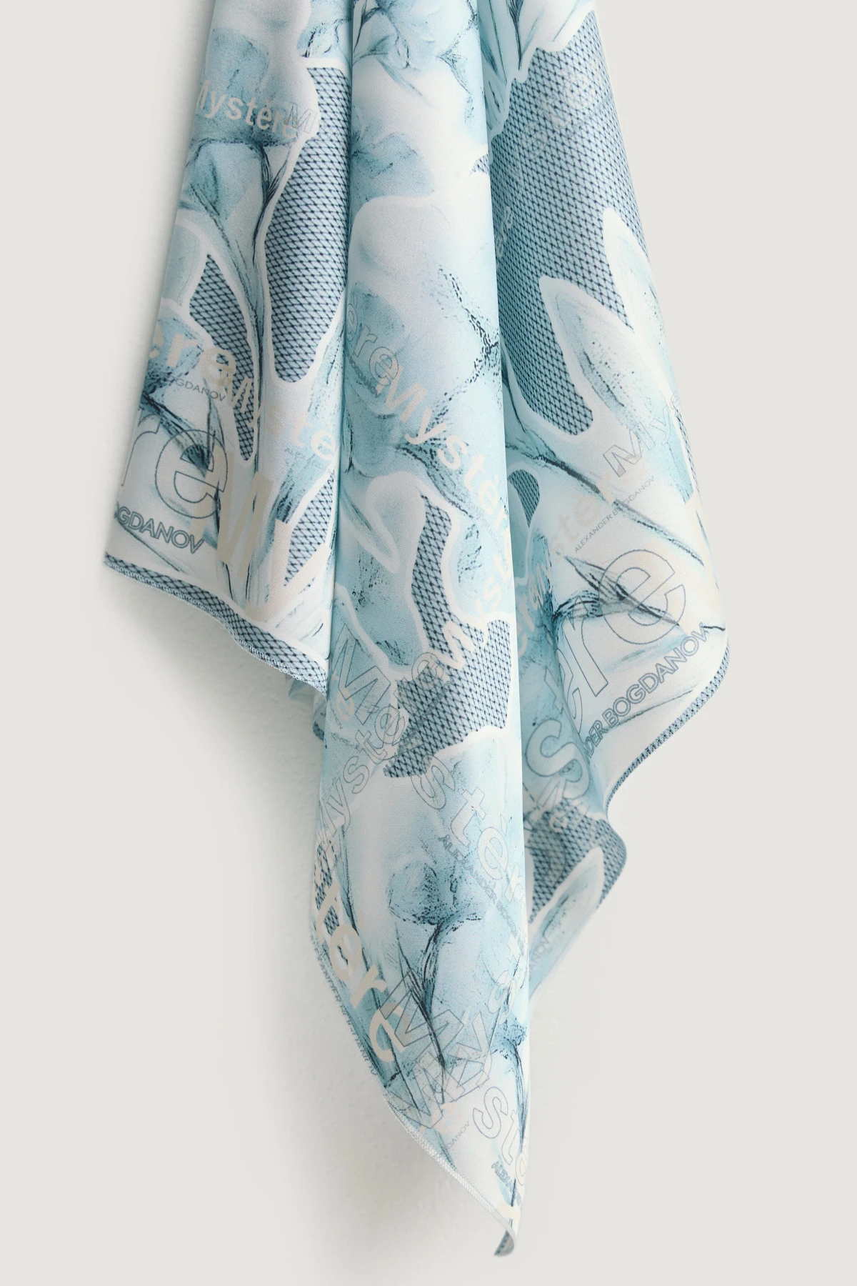 Платок "Мистика света" 3