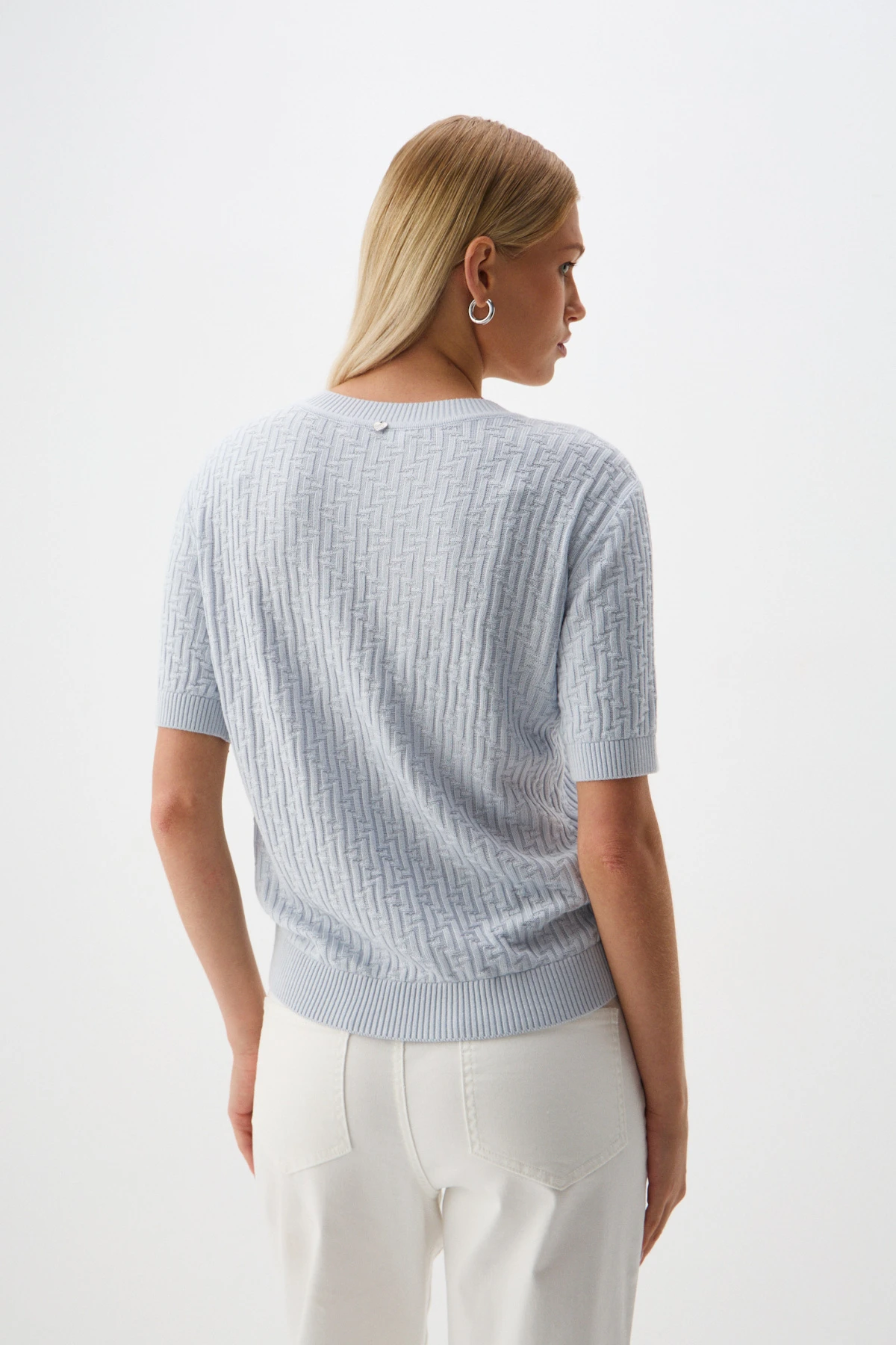 Джемпер вязаный "Поэзия улиц" голубой 1