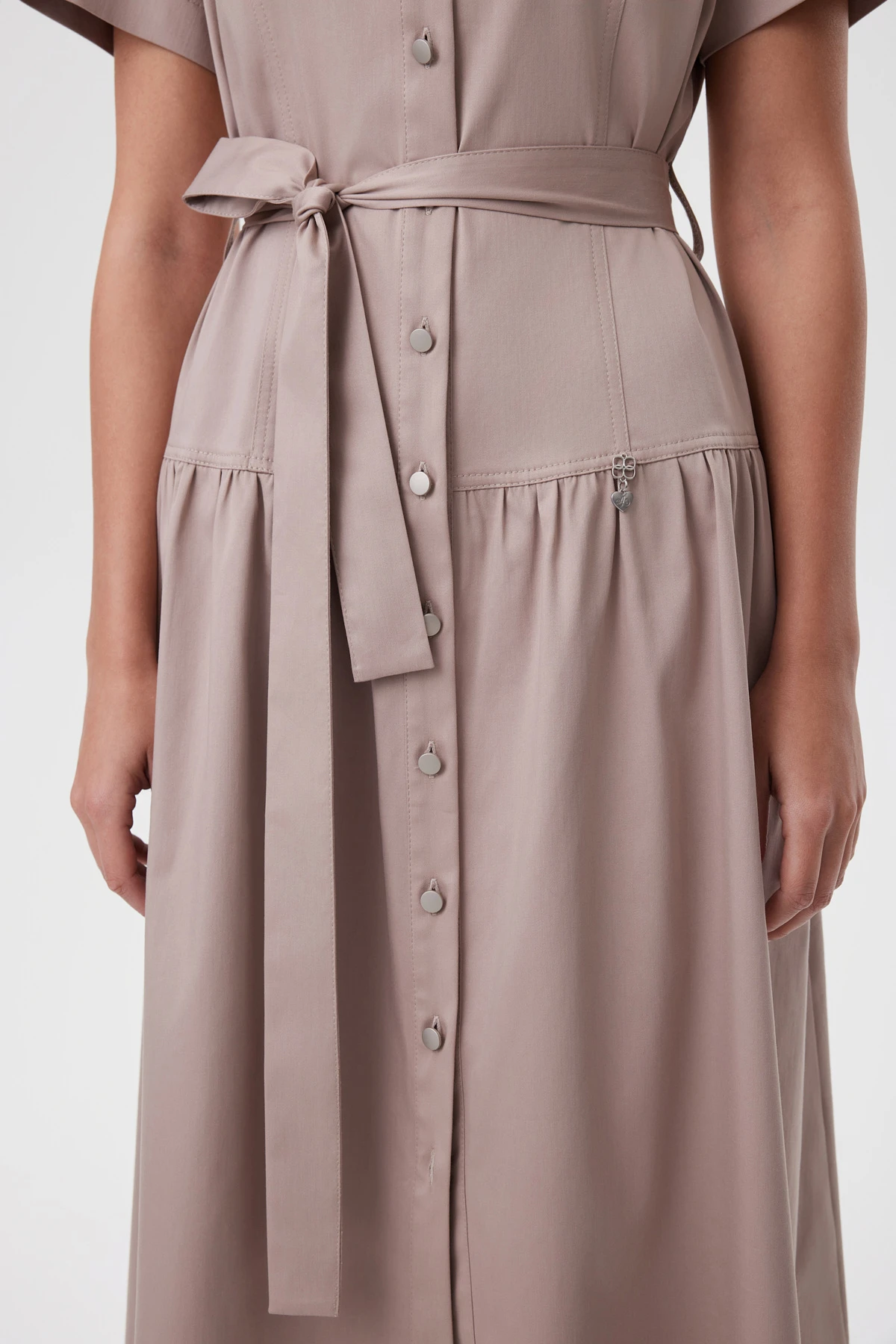 Платье с поясом «Оттенки миндаля» 5