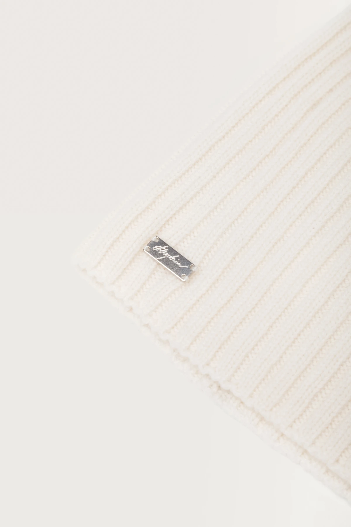 Шапка молочная 2