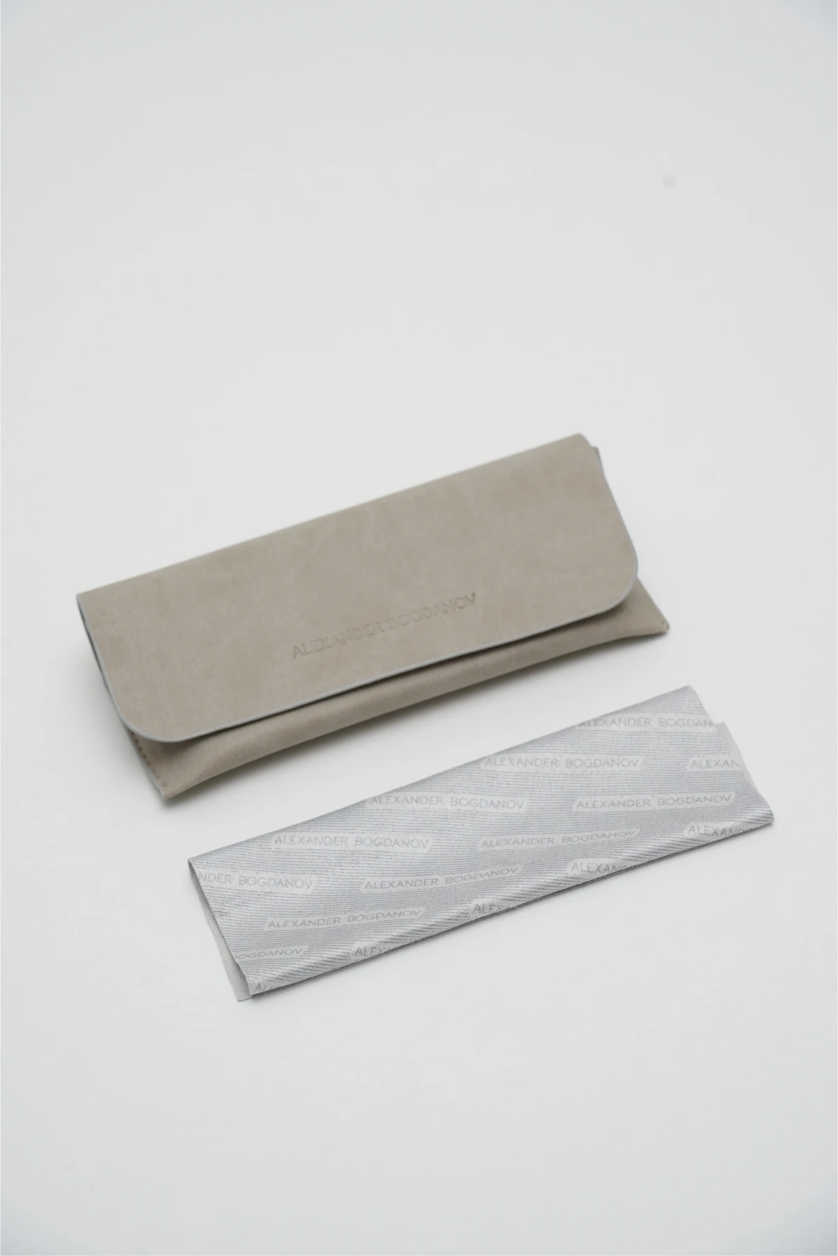 09-01-011 Очки розовые с футляром 3