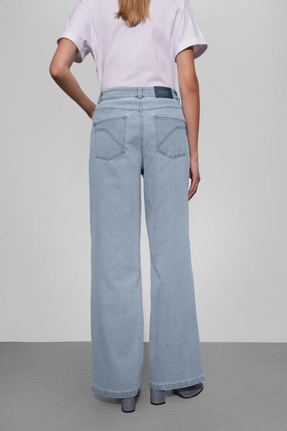 Джинсы голубые 1