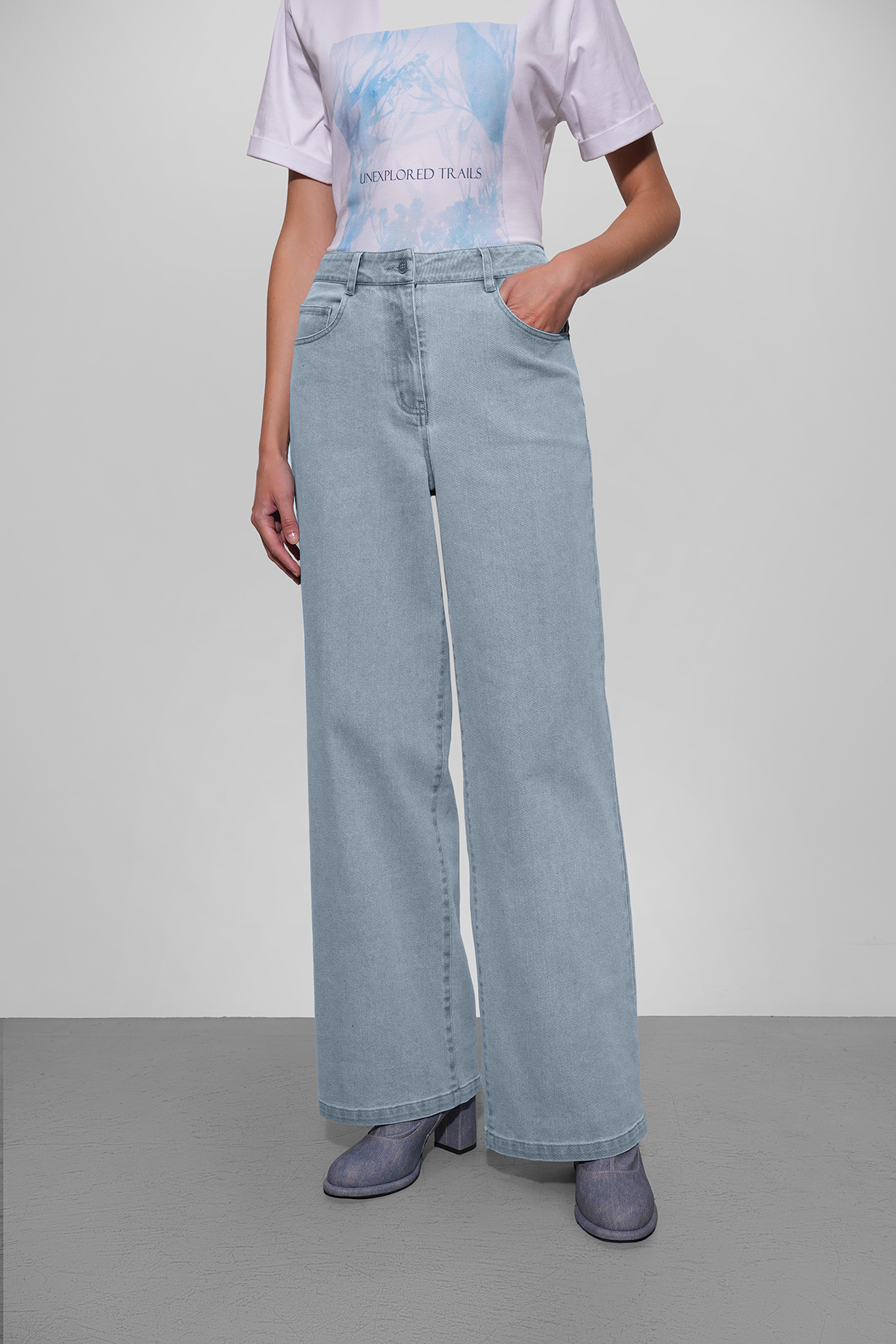 Джинсы голубые 0