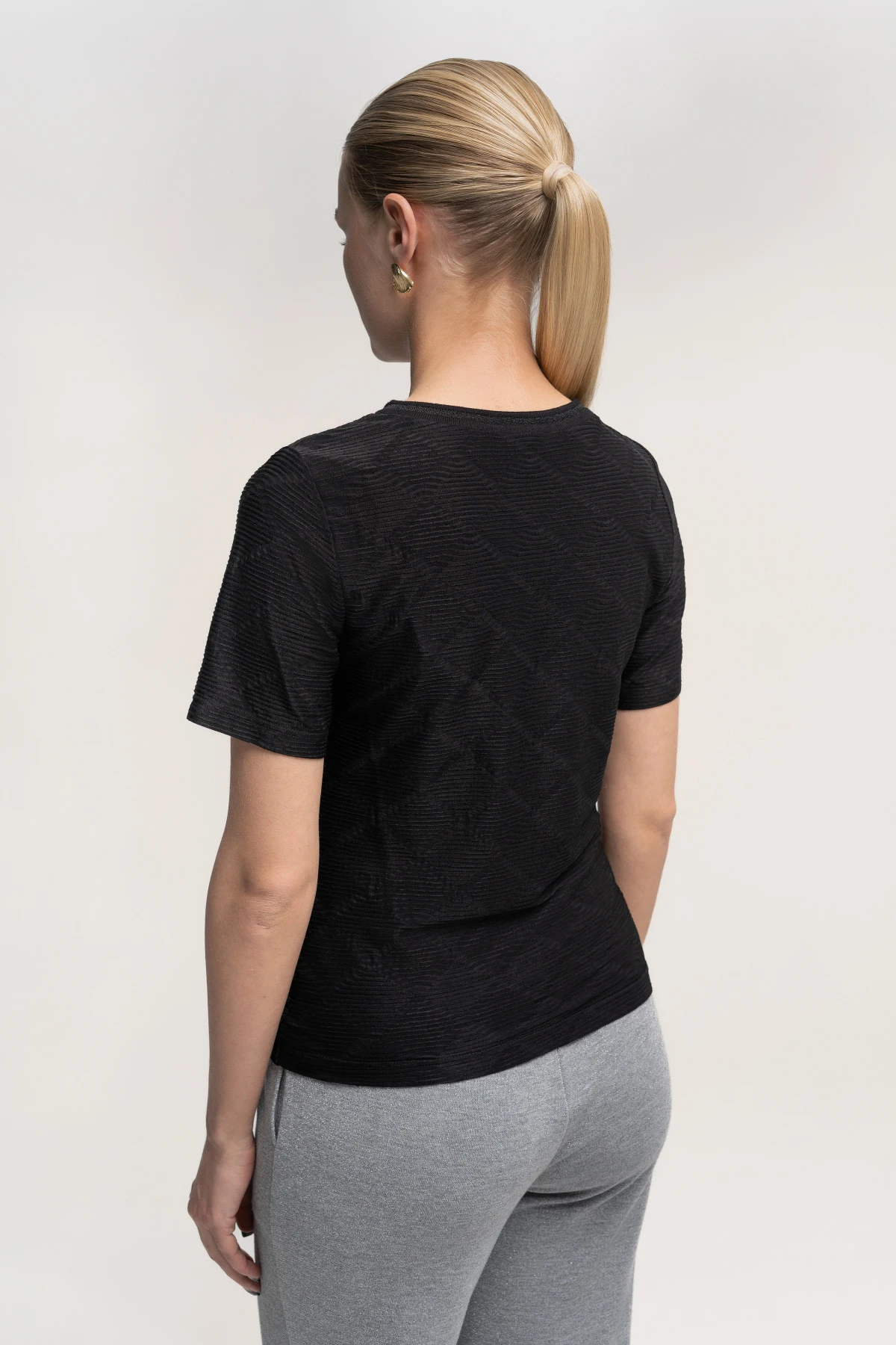 Футболка чёрная ромб 2