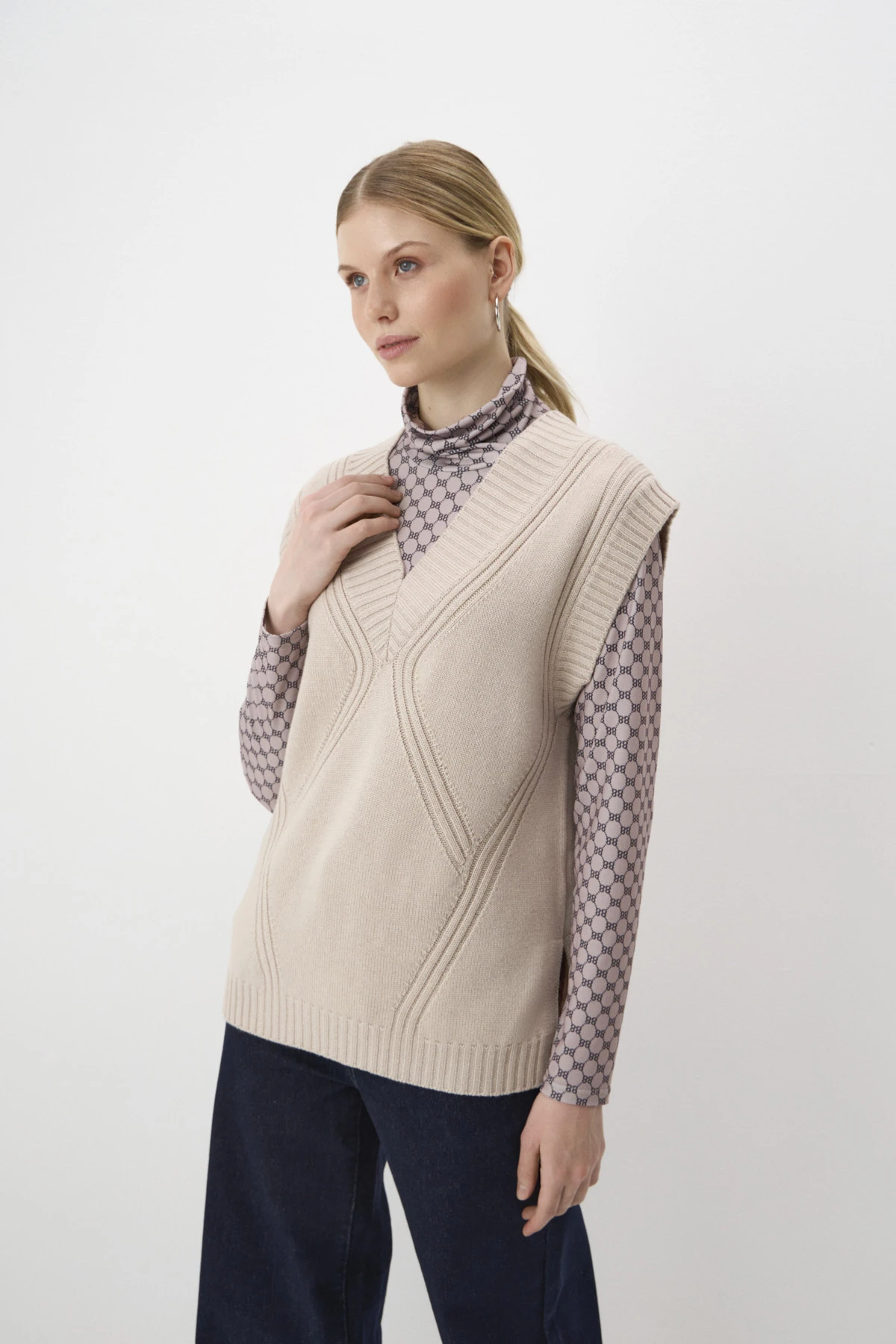 Жилет вязаный "Гармония контрастов" 5